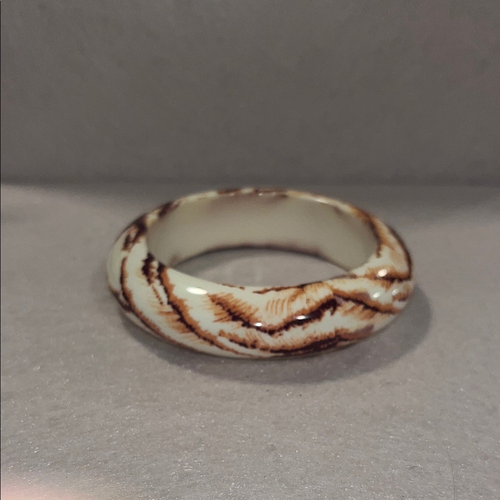 Vintage 80’s bangle bracelet.